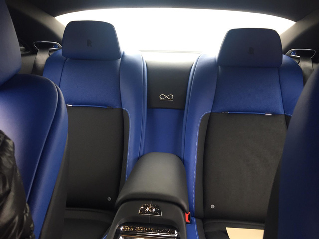 Siêu phẩm Rolls-Royce Wraith Black Badge đầu tiên về Việt Nam